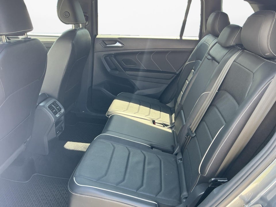 2023 Volkswagen Tiguan SEL R-Line