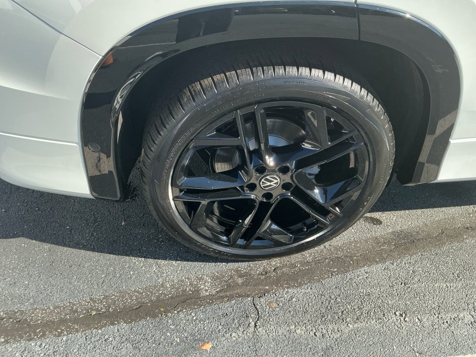 2025 Volkswagen Tiguan 2.0T SE R-Line Black