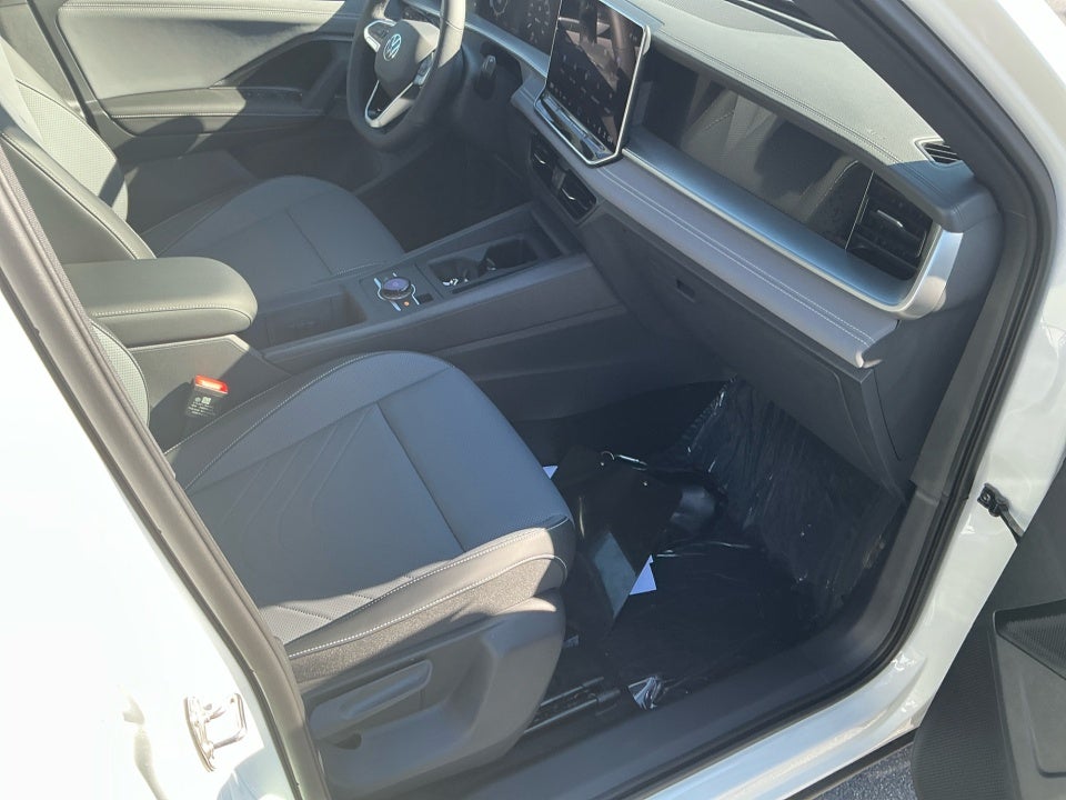 2025 Volkswagen Tiguan 2.0T SE R-Line Black