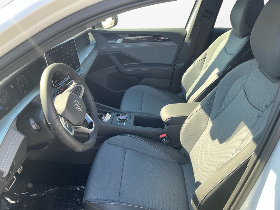 2025 Volkswagen Tiguan 2.0T SE R-Line Black