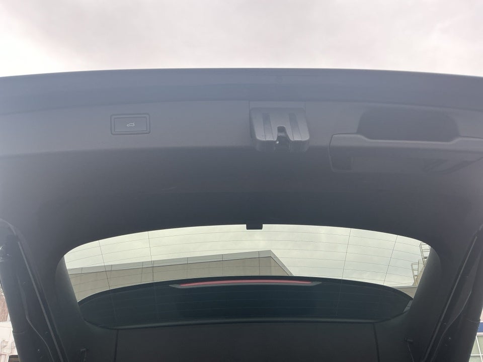 2025 Volkswagen Tiguan 2.0T SEL R-Line