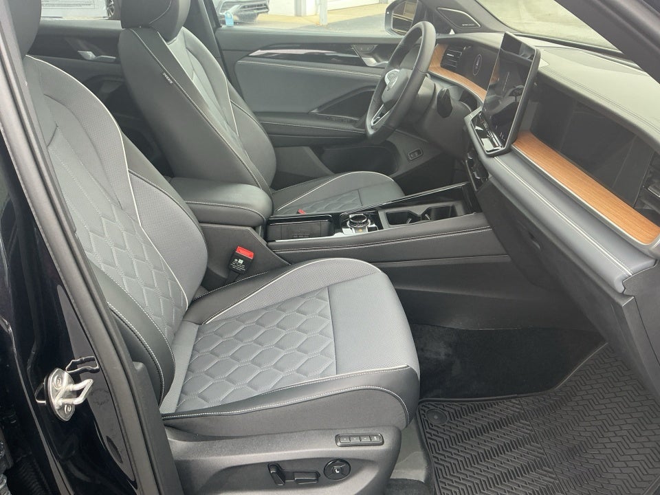 2025 Volkswagen Tiguan 2.0T SEL R-Line