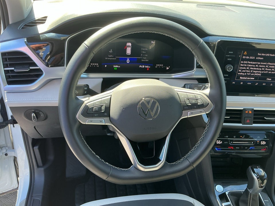 2025 Volkswagen Taos 1.5T SE