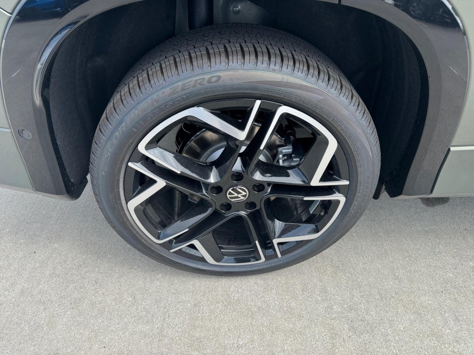 2026 Volkswagen Tiguan SEL R-Line Turbo