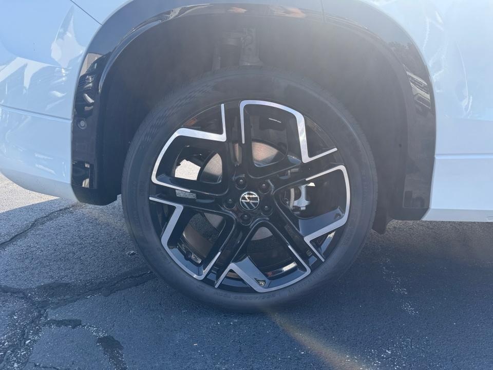 2026 Volkswagen Tiguan SEL R-Line Turbo