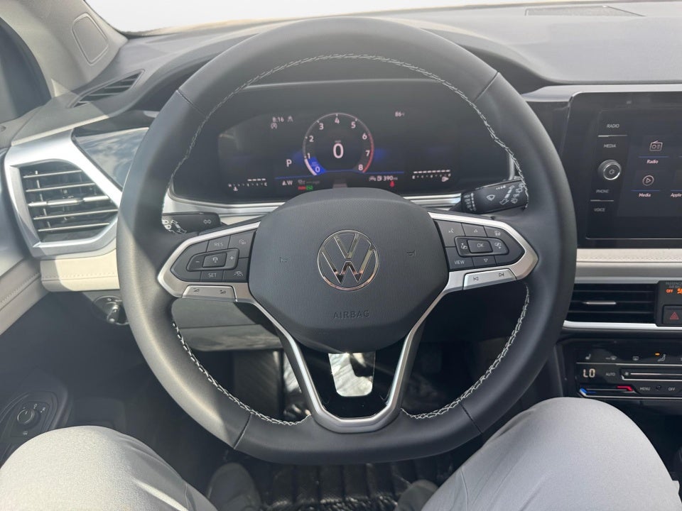 2026 Volkswagen Taos SE