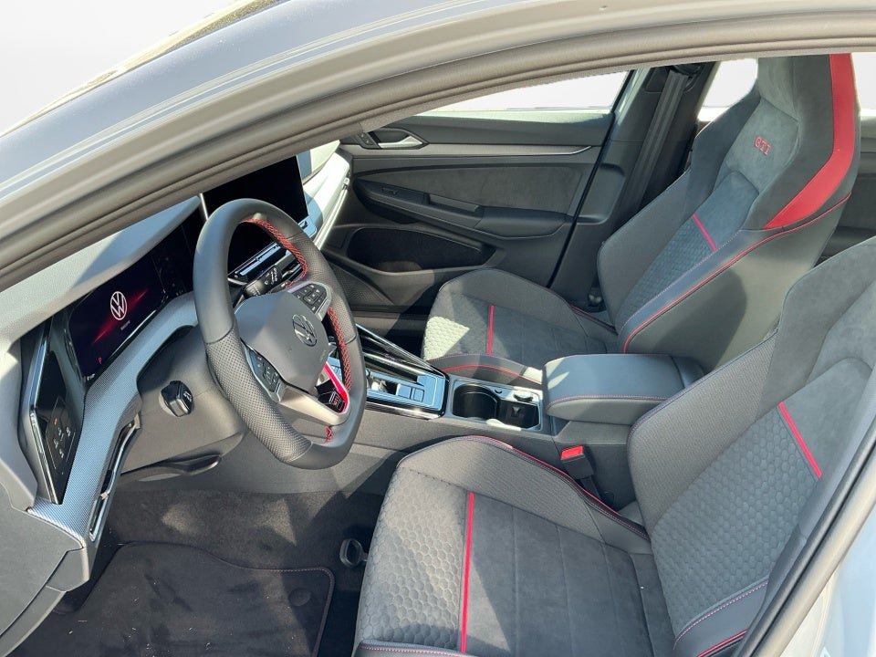 2025 Volkswagen Golf GTI 2.0T SE