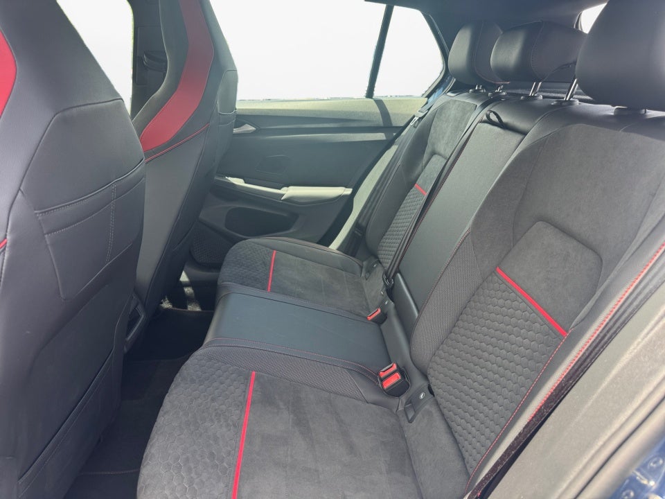 2025 Volkswagen Golf GTI SE
