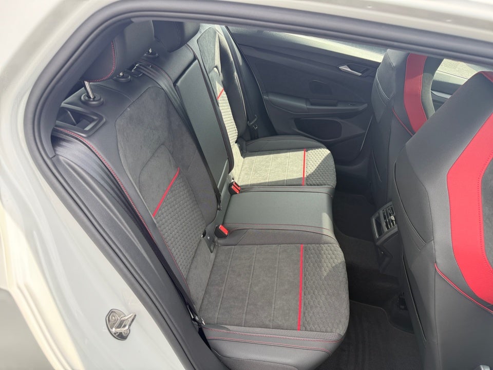 2026 Volkswagen Golf GTI SE