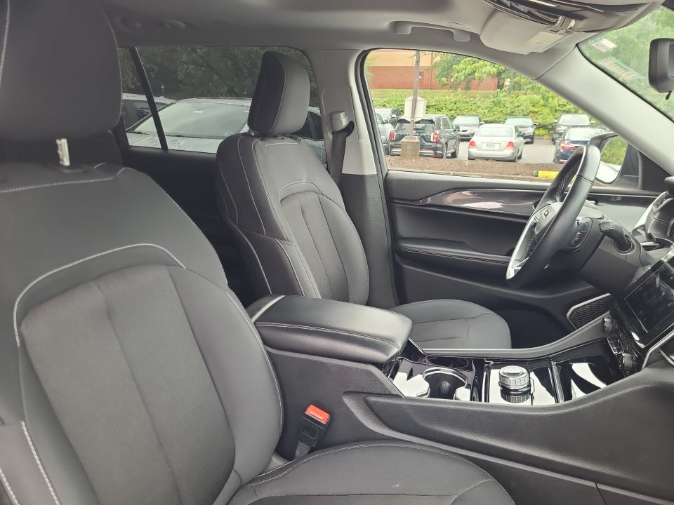 2022 Jeep Grand Cherokee L Laredo