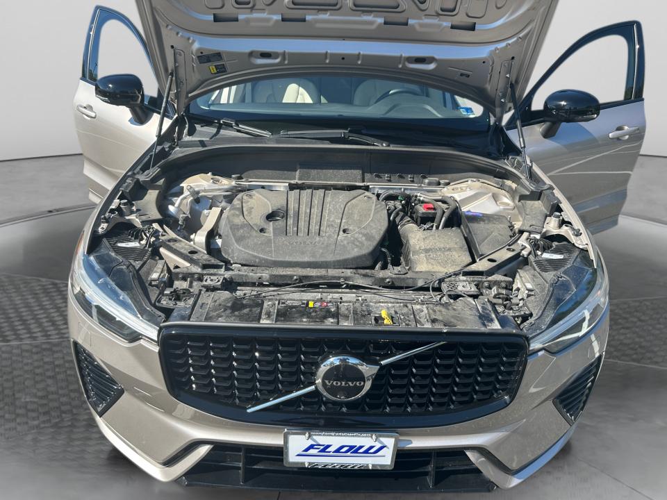 2024 Volvo XC60 Plus Dark Theme