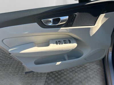 2024 Volvo XC60 Plus Dark Theme