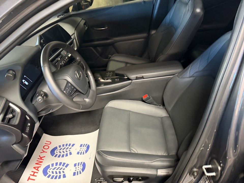 2025 Lexus UX 300h F SPORT Design