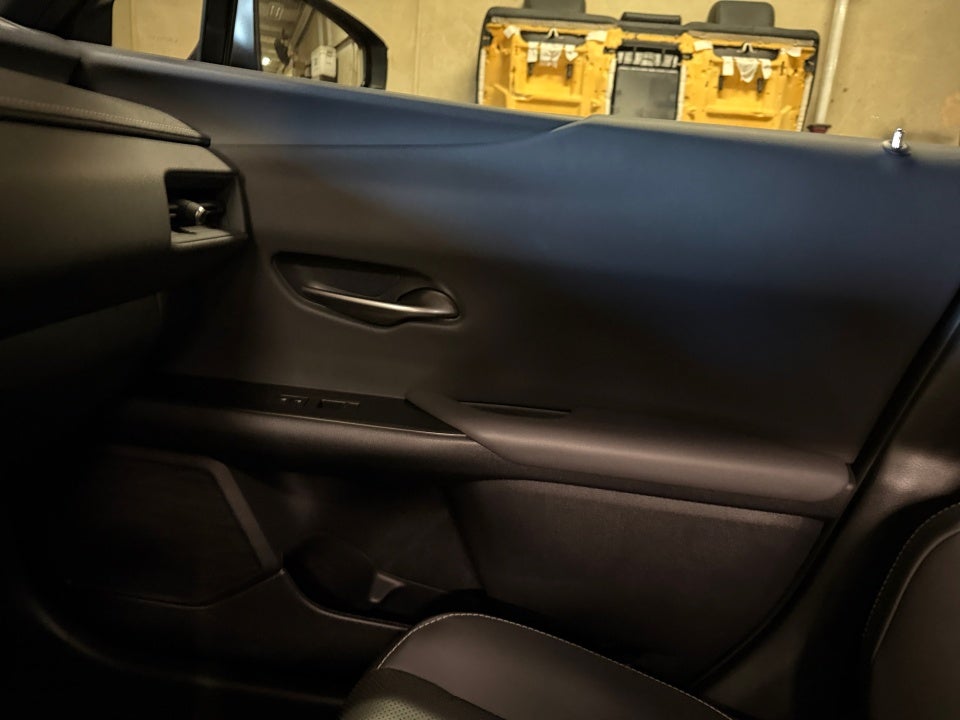 2025 Lexus UX 300h F SPORT Design