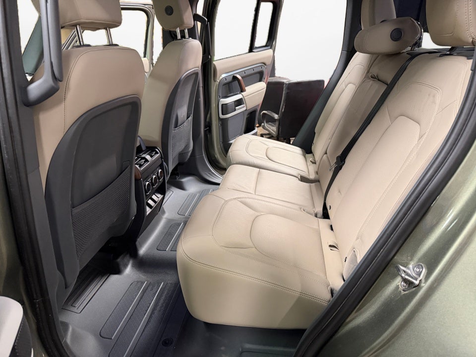 2024 Land Rover Defender 110 P400 S