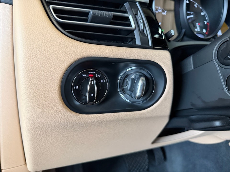2022 Porsche Macan AWD