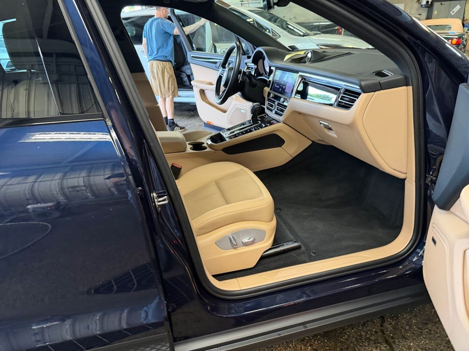 2022 Porsche Macan AWD