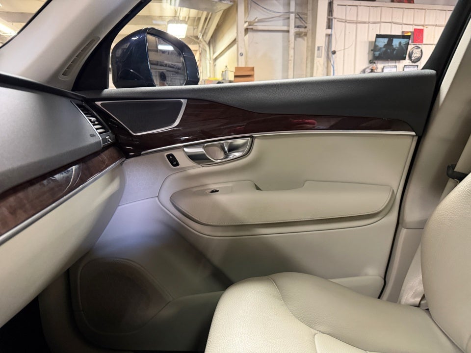 2019 Volvo XC90 T6 Momentum