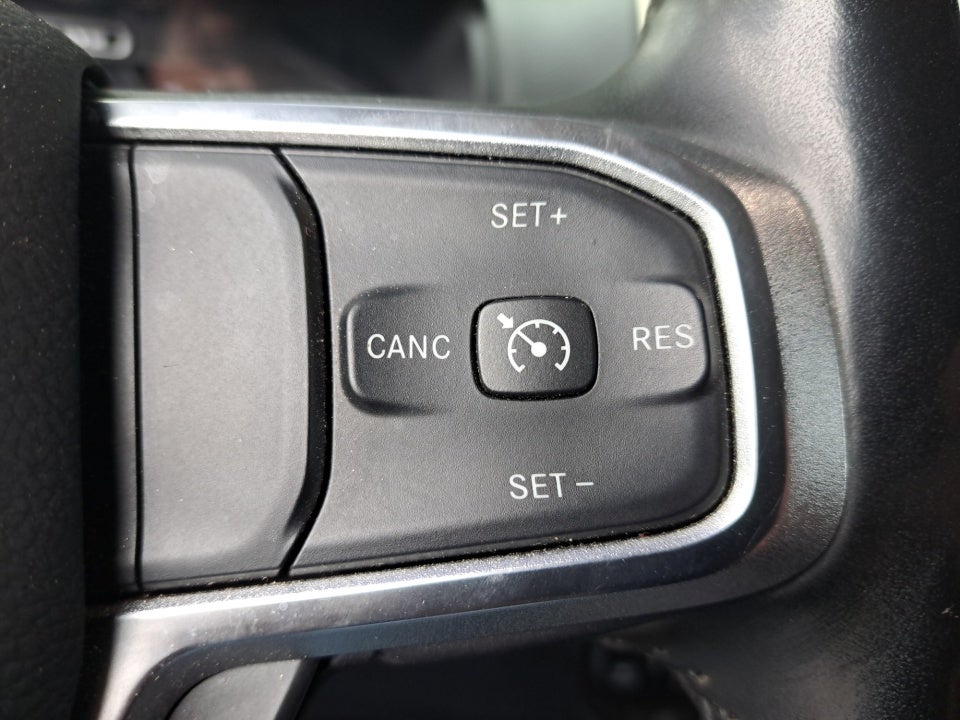 2020 RAM 1500 Laramie Crew Cab 4x4 6'4" Box