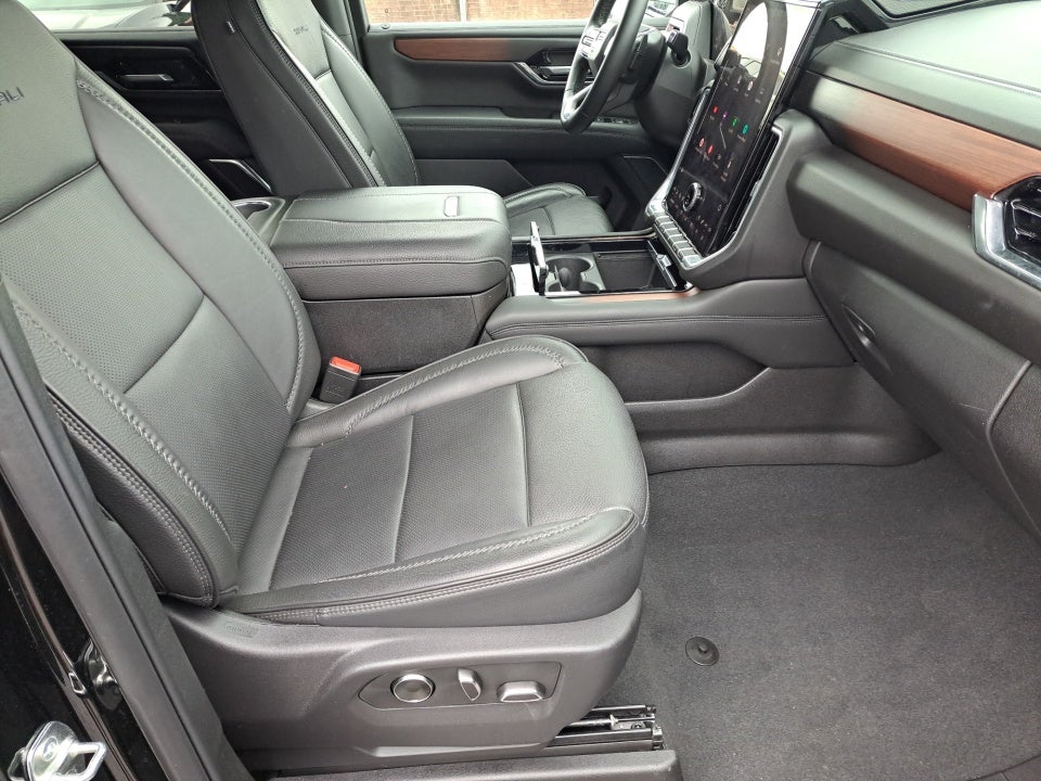 2025 GMC Yukon 4WD Denali