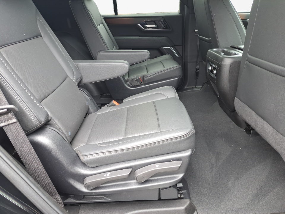 2025 GMC Yukon 4WD Denali