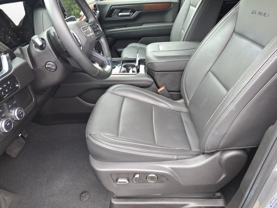 2025 GMC Yukon XL 4WD Denali