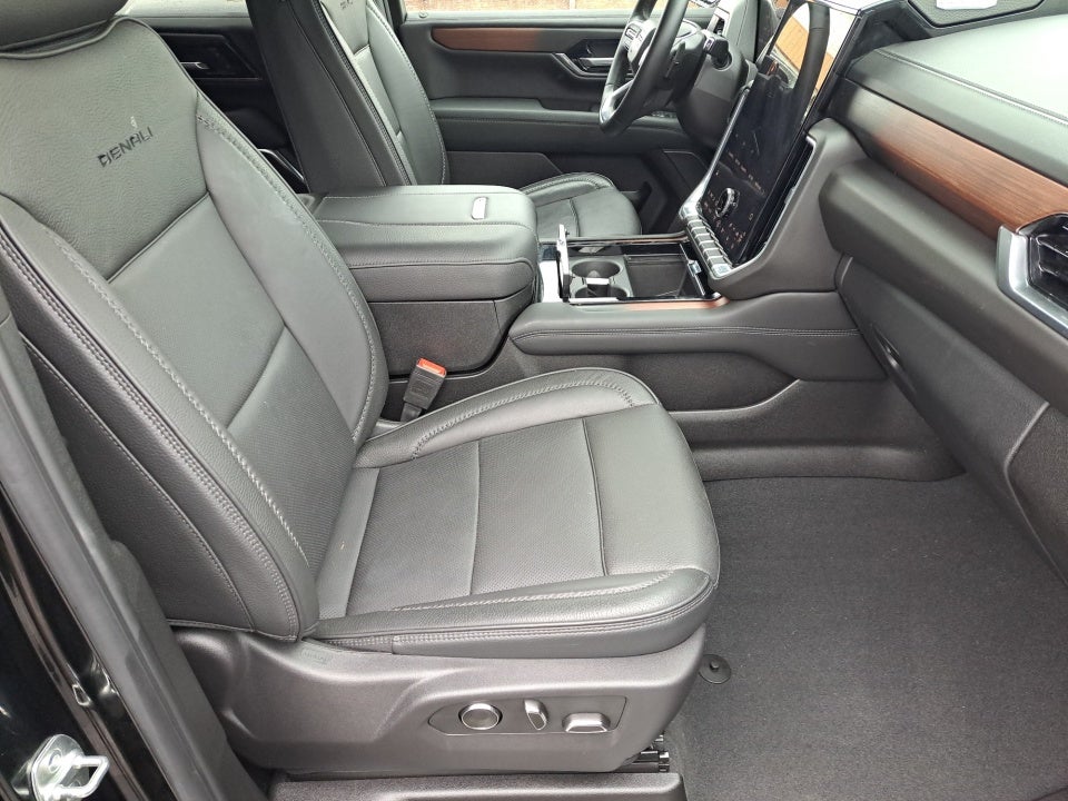 2025 GMC Yukon XL 4WD Denali