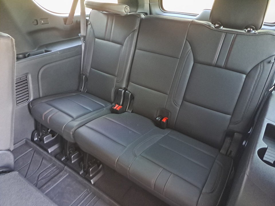 2023 Chevrolet Suburban 4WD RST