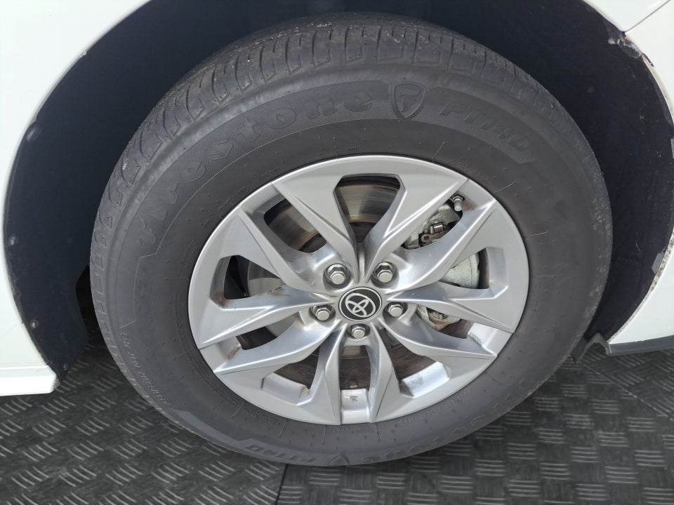 2022 Toyota Sienna LE