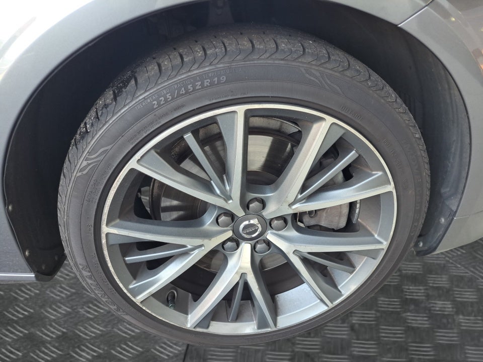 2017 Volvo S90 Momentum