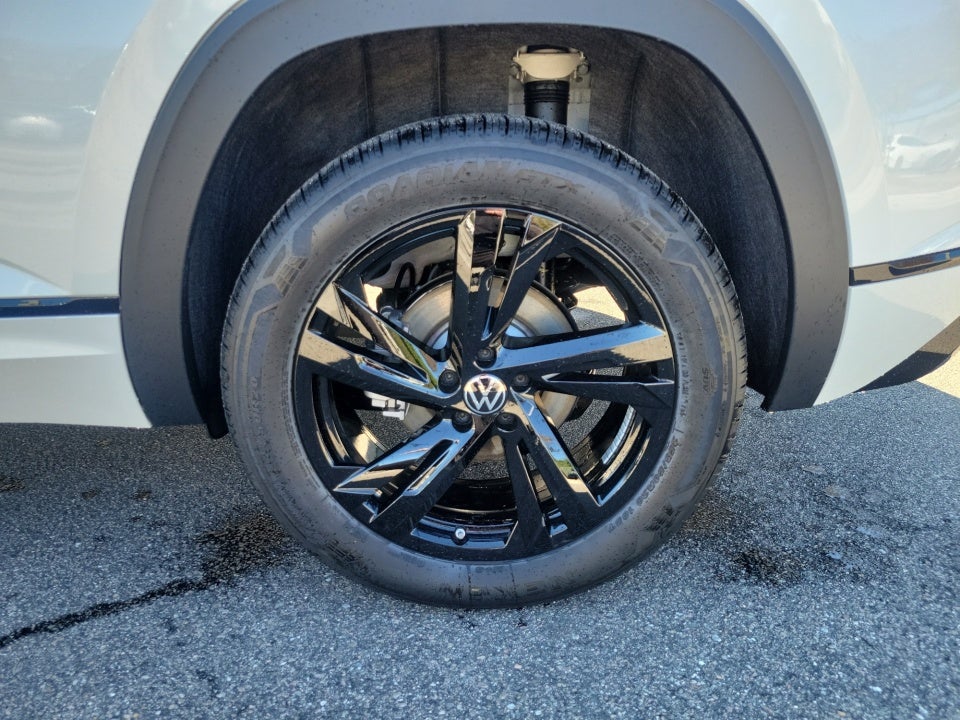 2026 Volkswagen Atlas Cross Sport SEL R-Line Black