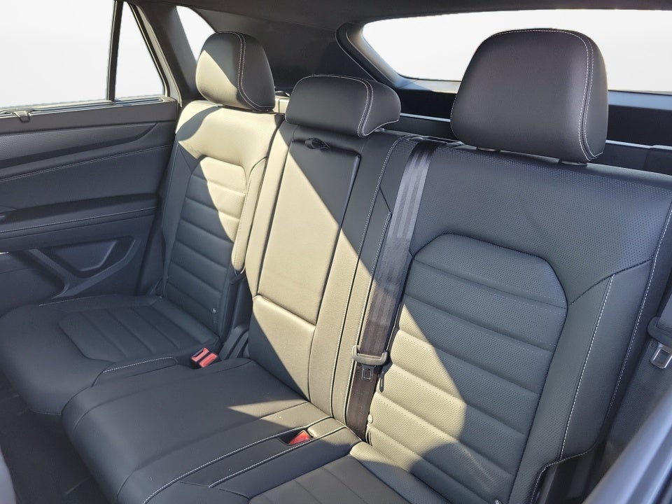 2026 Volkswagen Atlas Cross Sport SEL R-Line Black