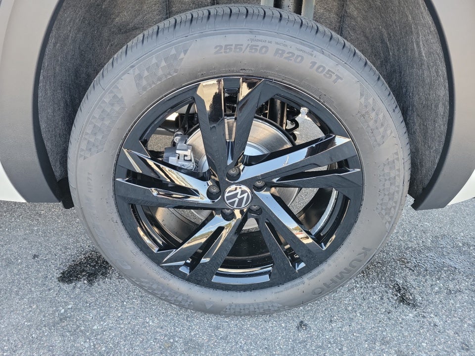 2026 Volkswagen Atlas Cross Sport SEL R-Line Black