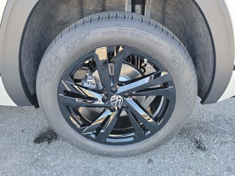 2026 Volkswagen Atlas Cross Sport SEL R-Line Black