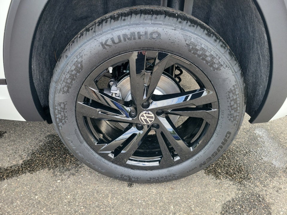 2026 Volkswagen Atlas Cross Sport SEL R-Line Black