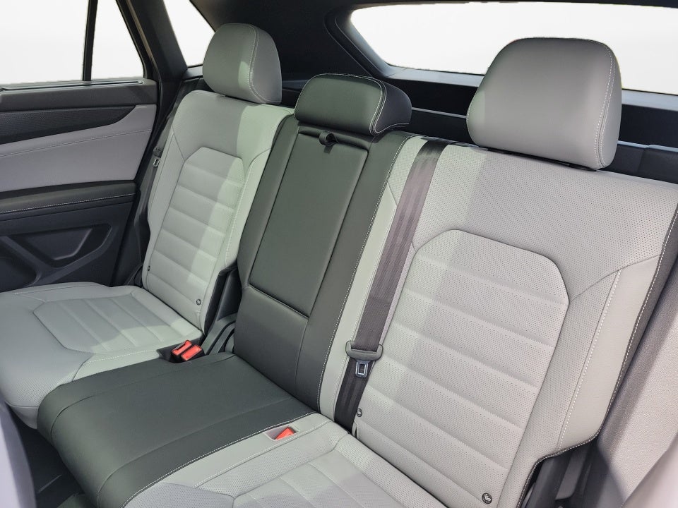 2026 Volkswagen Atlas Cross Sport SEL R-Line Black