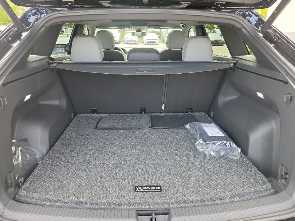 2026 Volkswagen Atlas Cross Sport SEL R-Line Black