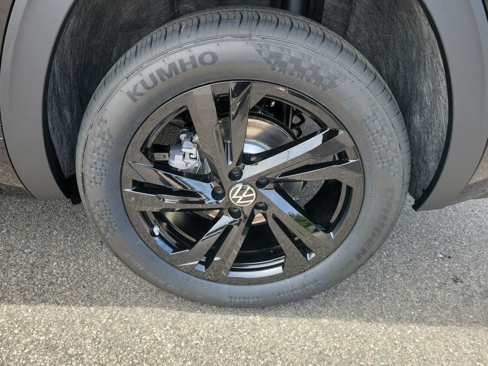 2026 Volkswagen Atlas Cross Sport SEL R-Line Black