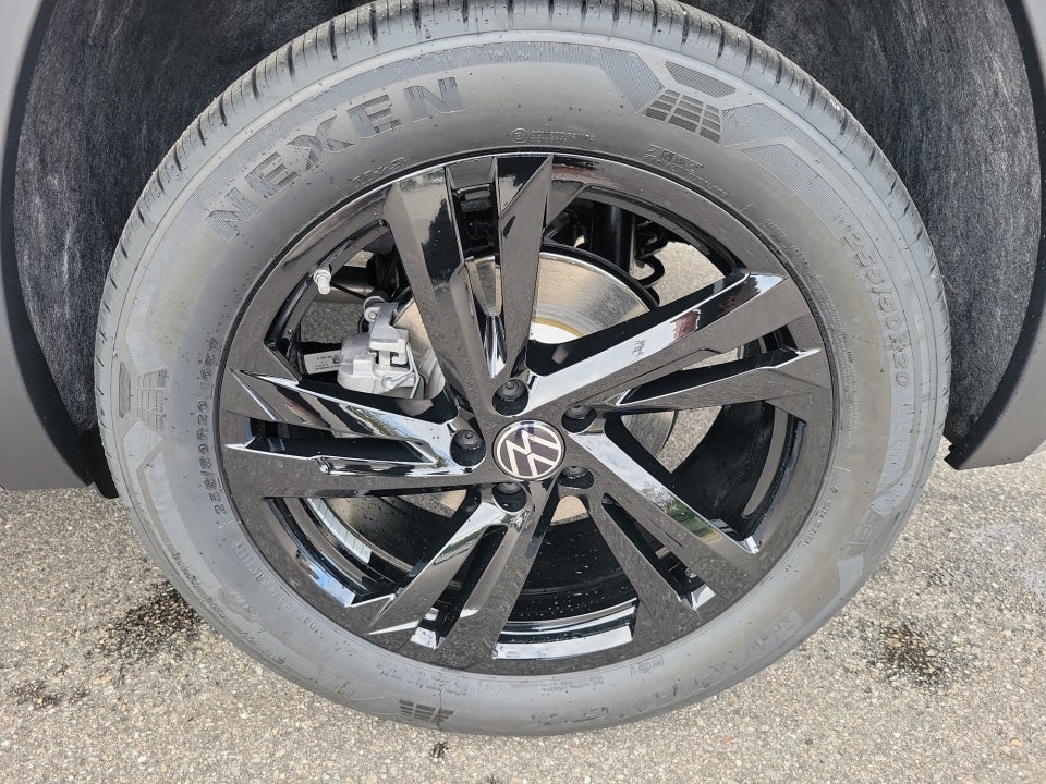 2026 Volkswagen Atlas Cross Sport SEL R-Line Black