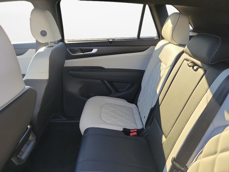 2025 Volkswagen Atlas Cross Sport 2.0T SEL Premium R-Line