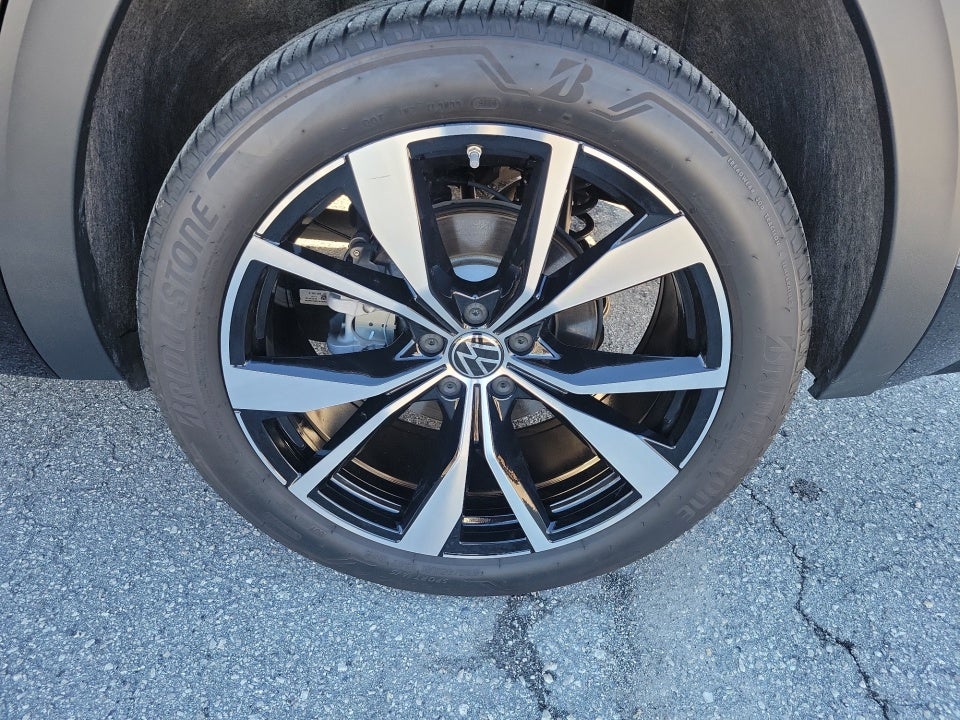 2025 Volkswagen Atlas Cross Sport 2.0T SEL Premium R-Line