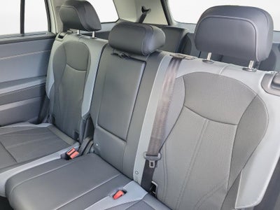 2027 Volkswagen Atlas SE w/Technology