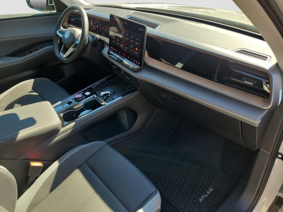 2027 Volkswagen Atlas SE w/Technology