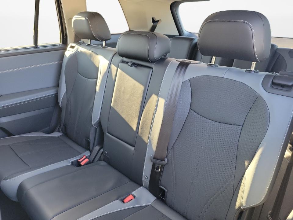 2027 Volkswagen Atlas SE w/Technology