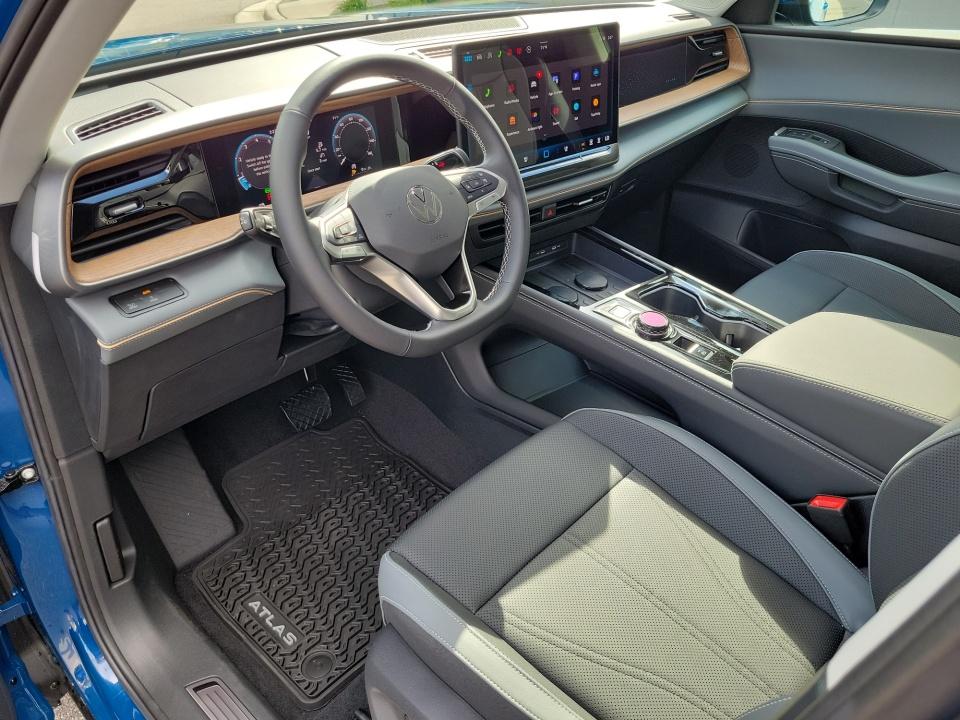 2027 Volkswagen Atlas SE w/Technology