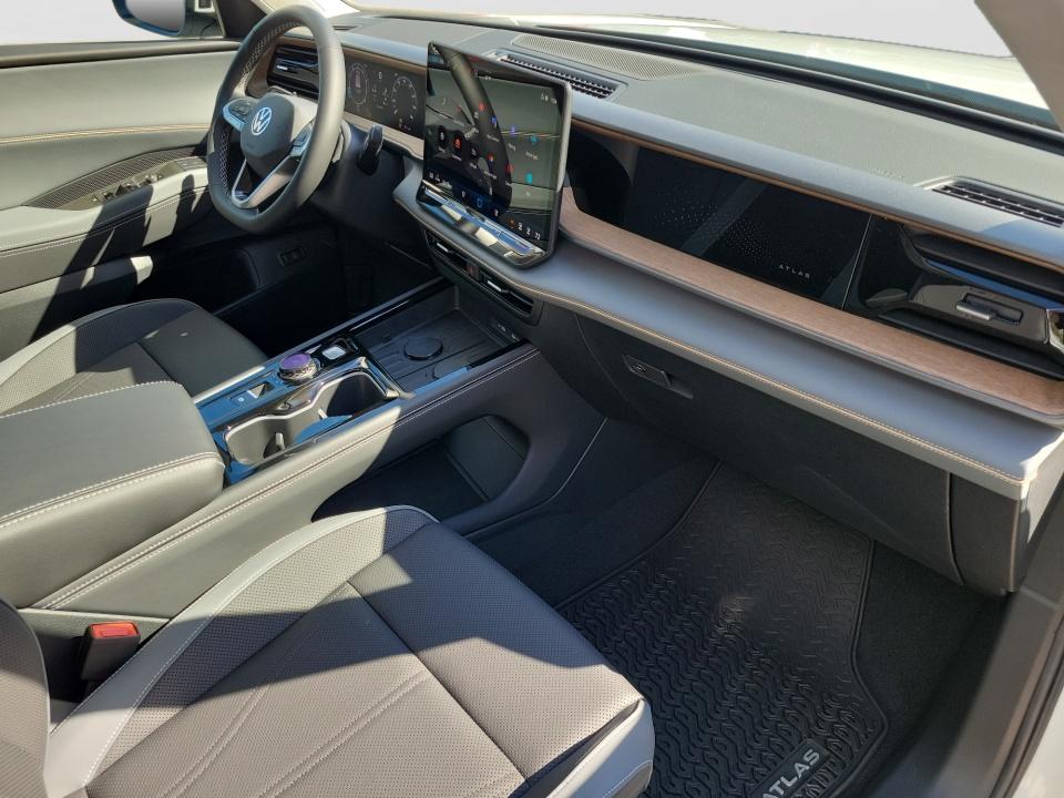 2027 Volkswagen Atlas SE w/Technology