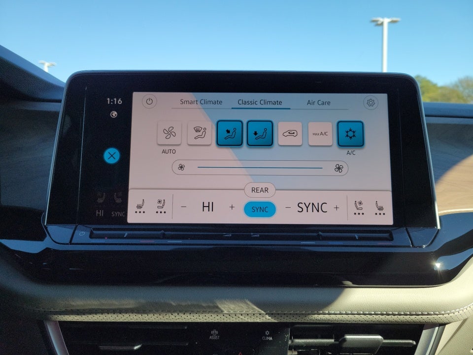 2026 Volkswagen Atlas SE with Technology