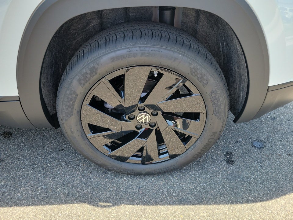 2025 Volkswagen Atlas Cross Sport 2.0T SE w/Technology