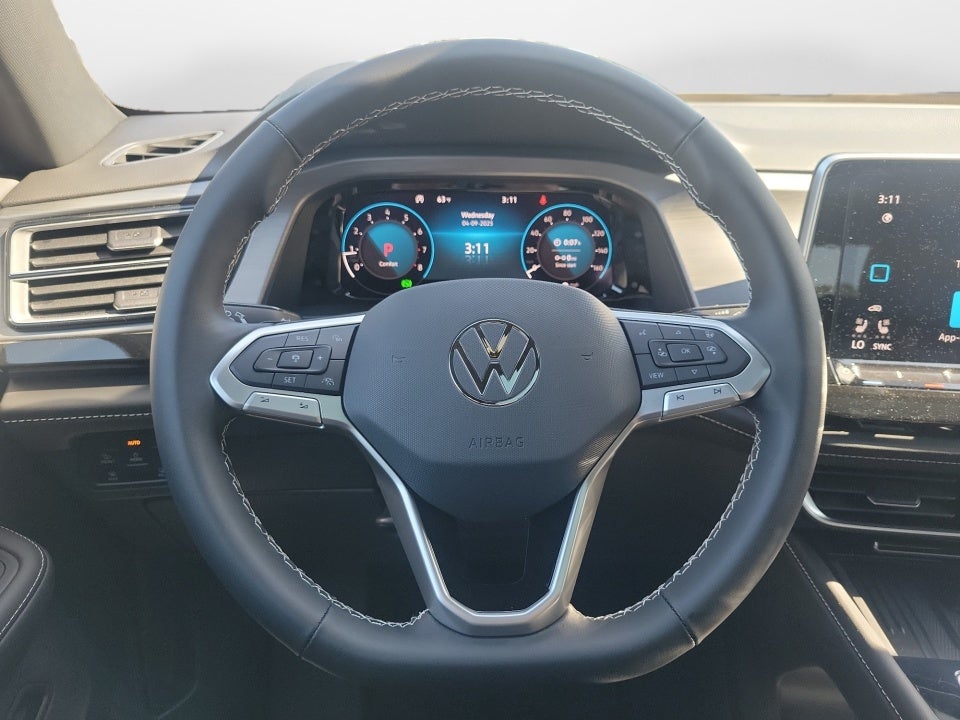 2025 Volkswagen Atlas Cross Sport 2.0T SE w/Technology