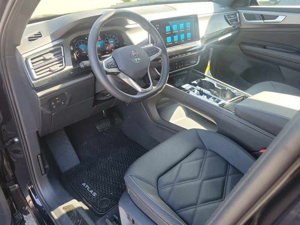 2025 Volkswagen Atlas Cross Sport 2.0T SE w/Technology